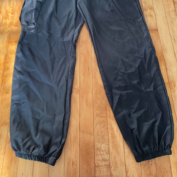 black pants - Picture 2 of 3